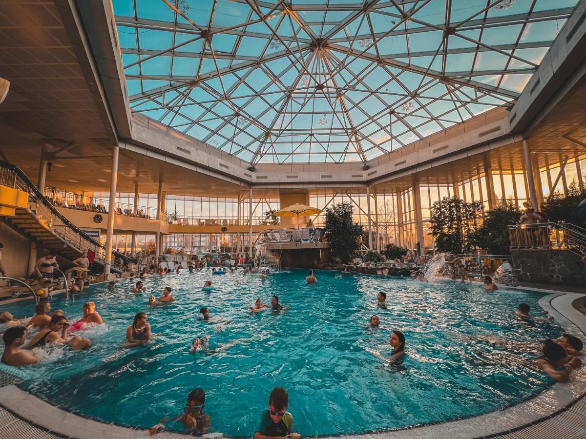 Hotel Alinalex - Paradisul Acvatic Braşov Dış mekan fotoğraf